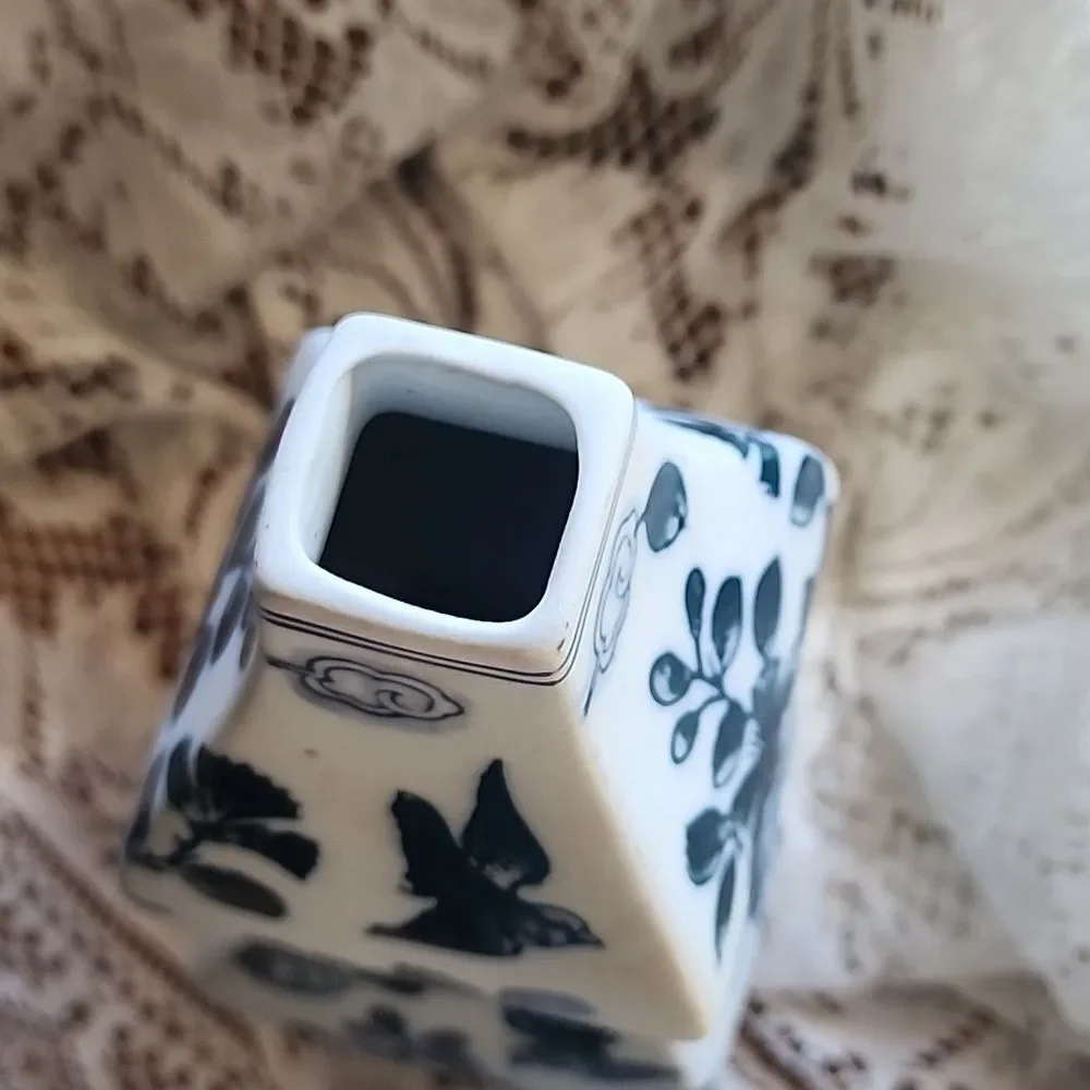 Chinoiserie Unique Shape Small Mouth Floral Bird Vase